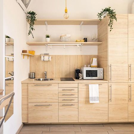 A Yellow Touch - Modern Studio In Isola Milano エクステリア 写真