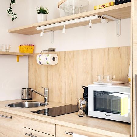 A Yellow Touch - Modern Studio In Isola Milano エクステリア 写真