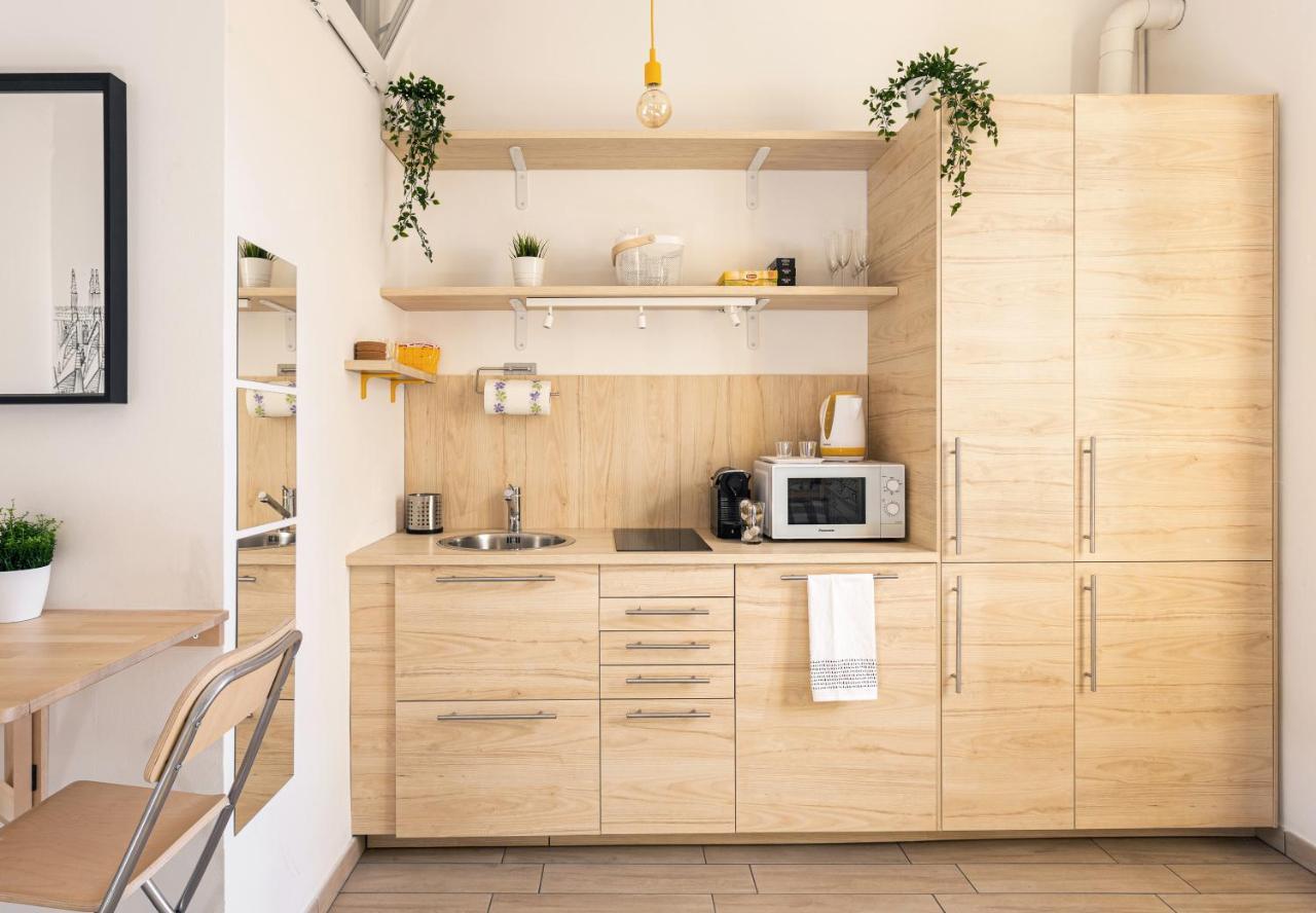 A Yellow Touch - Modern Studio In Isola Milano エクステリア 写真