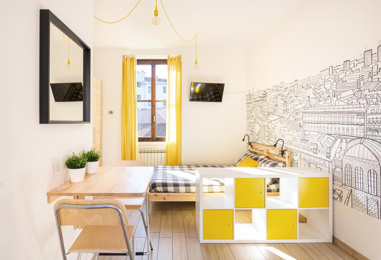 A Yellow Touch - Modern Studio In Isola Milano エクステリア 写真
