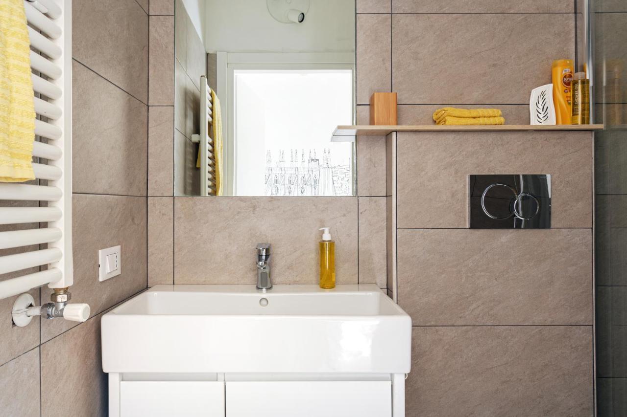 A Yellow Touch - Modern Studio In Isola Milano エクステリア 写真