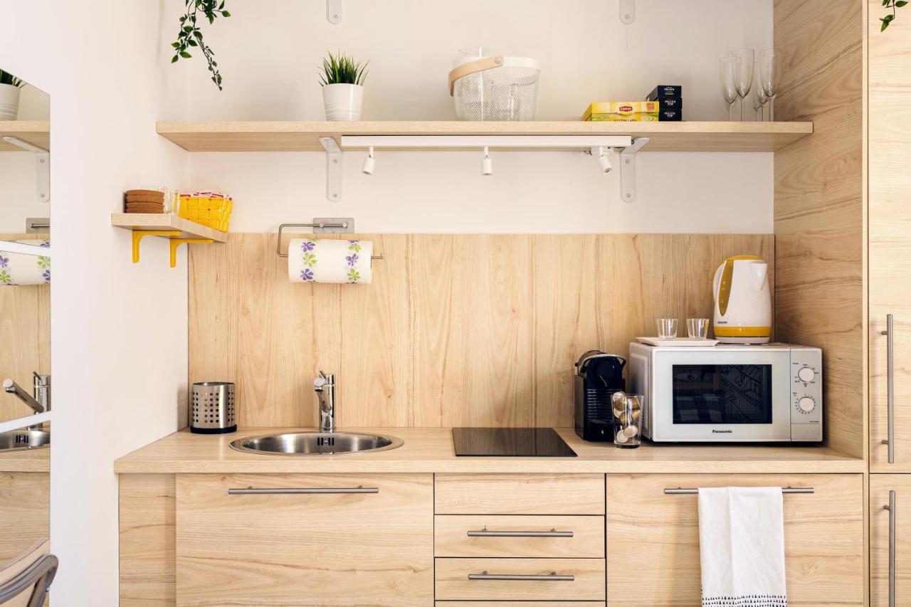 A Yellow Touch - Modern Studio In Isola Milano エクステリア 写真